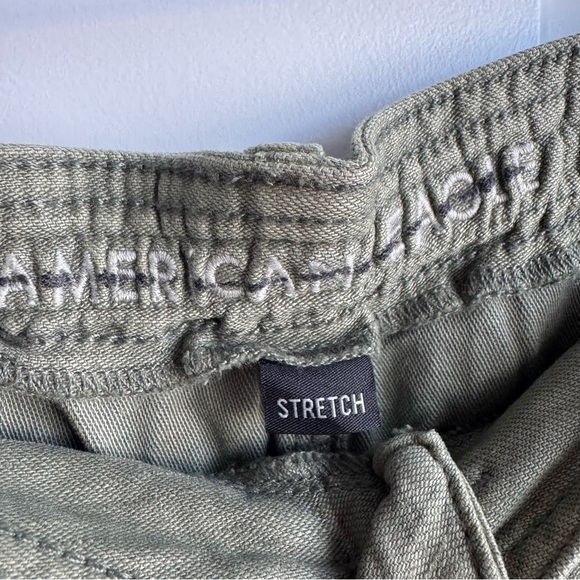 American Eagle Baggy Mom Shorts Olive Green High Waisted Pleated Size 8 - Picture 4 of 6